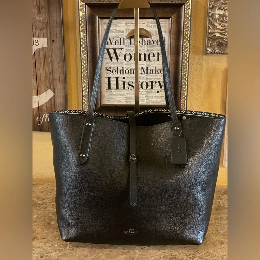 COACH Skull Bandana Print Market Leather Tote W/UNBRANDED Striped Scarf Accent - Picture 3 of 17